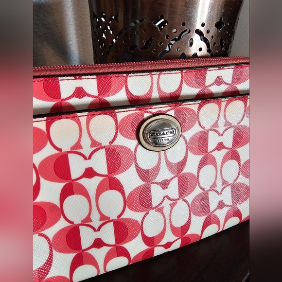 Coach Peyton Dream C Wristlet Leather Pomegranate F50590 EUC - Picture 4 of 13